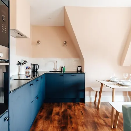 Redland - 7 Apartment